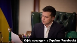 «Як кажуть, якщо гора не йде до Магомета, то нічого страшного – значить, я зустрінуся з кожним окремо», – заявив Зеленський