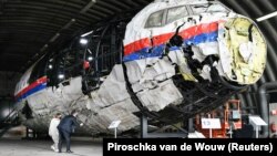 2014 წლის 17 ივლისს უკრაინაში ჩამოგდებული Boeing 777-ის ნამსხვრევების რეკონსტრუქცია ნიდერლანდში.