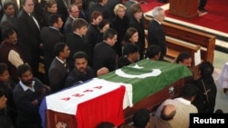 Men carry the casket of slain Pakistani Minorities Minister Shahbaz Bhatti.