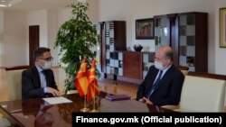 Министерот за финансии Фатмир Бесими и амбасадорот на Шпанија, Емилио Лоренцо Сера