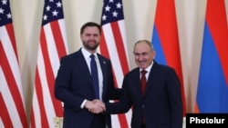 نیکول پاشینیان صدراعظم ارمنستان و جی دی ونس معاون رئیس جمهور ایالات متحده در جریان سفر ونس به ایروان پایتخت ارمنستان در ۹ فبروری ۲۰۲۶