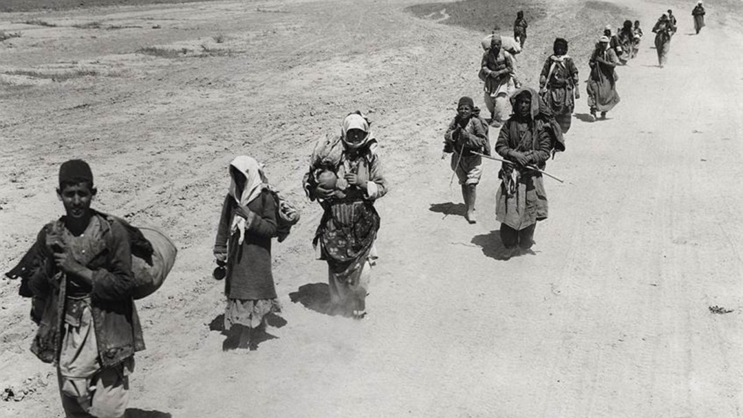 Олар тобырдың ішінде кезек-кезек былғайды Олар тобырдың ішінде кезек-кезек былғайды