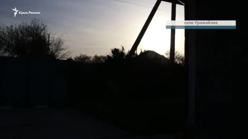 «Перелезли через забор и ворвались в спальню»: обыск в доме крымскотатарского активиста (видео)