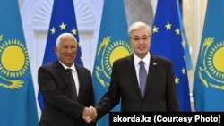 Еуропа кеңесінің президенті Антониу Кошта мен Қазақстан президенті Қасым-Жомарт Тоқаев. Астана, 4 желтоқсан, 2025 жыл. 