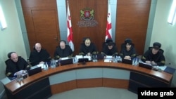 ოპოზიციისთვის ეს სასამართლო განხილვა მიმართულია დემოკრატიის წინააღმდეგ. განხილვის პარალელურად ბათუმში, საკონსტიტუციო სასამართლოსთან, საპროტესტო აქცია იმართება.