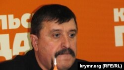 Архивное фото: главный военный комиссар Крыма Анатолий Малолетко 