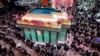 Šiitski muslimani se mole tokom rituala žalosti u džamiji Karbala u Teheranu 25. juna 