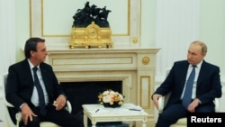 ژاییر بولسونارو (چپ) تنها یک هفته پیش از حمله روسیه به اوکراین مهمان ولادیمیر پوتین بود