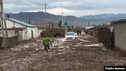 үлкен серпімді бөкселер ит стилі Орыс әйелдері интернеттегі ең сексуалды порно