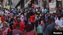 Коронавирус эң көп катталган мамлекеттердин бири - Бразилиядагы көчөлөрдүн бири. 