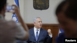 Israeli Prime Minister Benjamin Netanyahu speaks during a cabinet meeting in Jerusalem, August 13, 2017. REUTERS/Dan Balilty/Pool