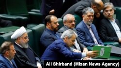 حسن روحانی و دولتمردانش در نشست ارائه بودجه ۹۹ به مجلس شورای اسلامی
