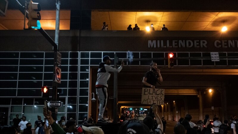 În Statele Unite continuă protestele antirasiale declanșate după ce un polițist alb a ucis un afroamerican