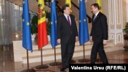 Jose Manuel Barroso (majtas) dhe kryeministri i Moldavise, Vlad Filat 