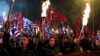 Pripadnici neonacističke Zlatne zore iz Grčke na protestu u Atini, oktobar 2020. godine