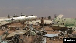 Бойцы «Сирийских демократических сил» уже освободили от экстремистов прежнюю военно-воздушную базу «Табка» у Эр-Ракка, фото 9 апреля 2017