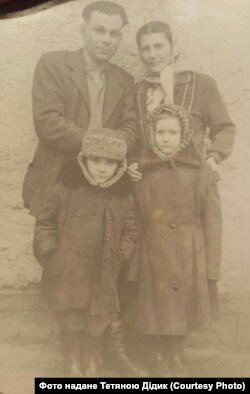 Антон Казмірчук і Ольга Миколайчук з донькою Тетяною та сином Юрієм