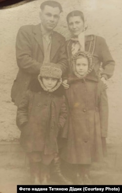 Антон Казмірчук і Ольга Миколайчук з донькою Тетяною та сином Юрієм