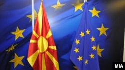 Македонско и ЕУ знаме