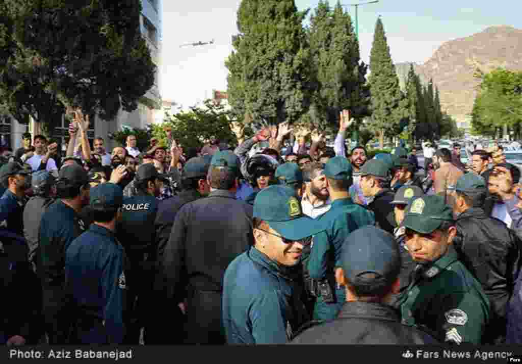 حضور فائزه هاشمی ر.ز هفتم اردیبهشت در میتینگ انتخاباتی خشم &nbsp;گروهی از اصولگرایان در شهرستان خرم&zwnj;آباد را برانگیخت&nbsp;