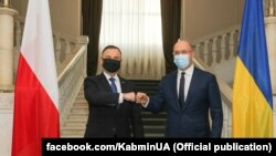 Премьер-министр Украины Денис Шмыгаль (справа) и президент Польши Анджей Дуда в Киеве, 12 октября 2020