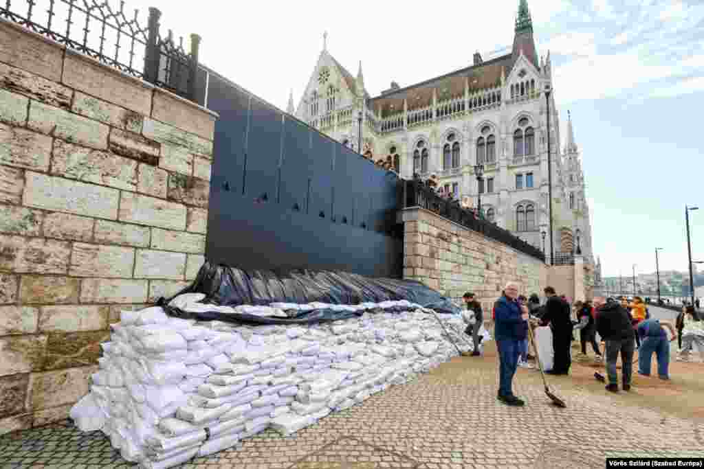 Sandbags are placed near the Parliament building on September 17.