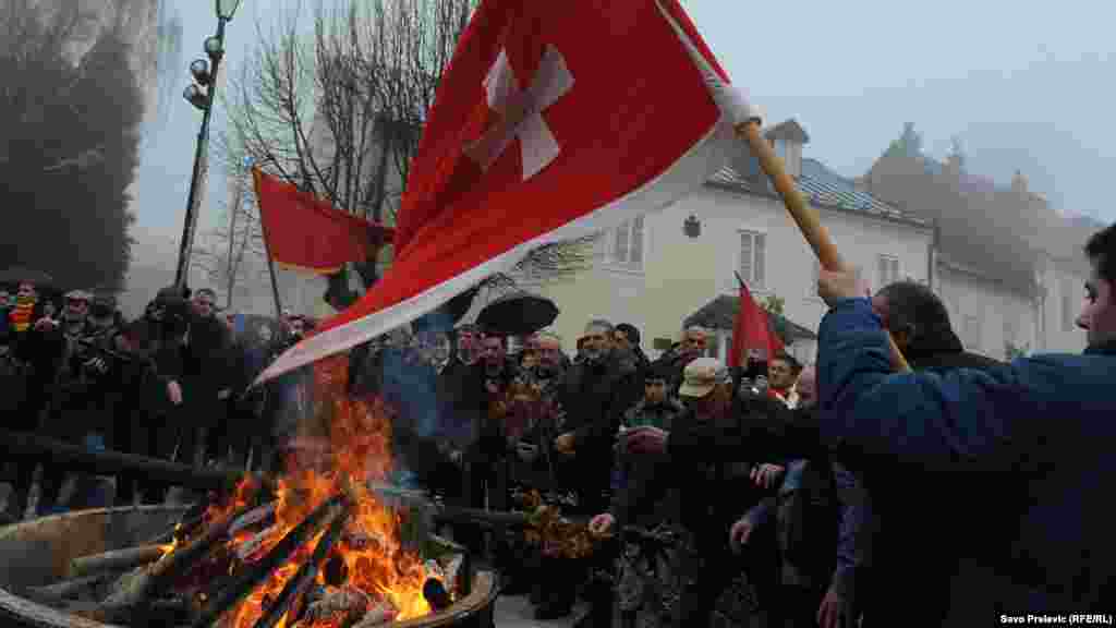Nalaganje badnjaka, Crnogorska pravoslavna crkva.