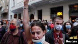 Studenti ispred univerziteta u Budimpešti, 2. septembar, 2020. 