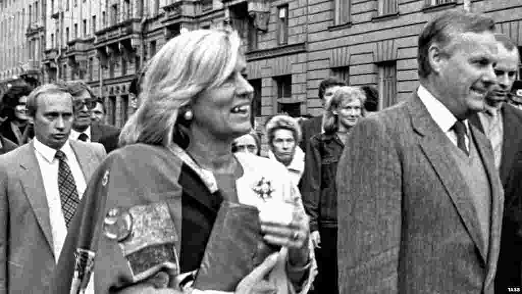 28 сентября 1992 года. В. Путин и мэр Санкт-Петербурга Анатолий Собчак