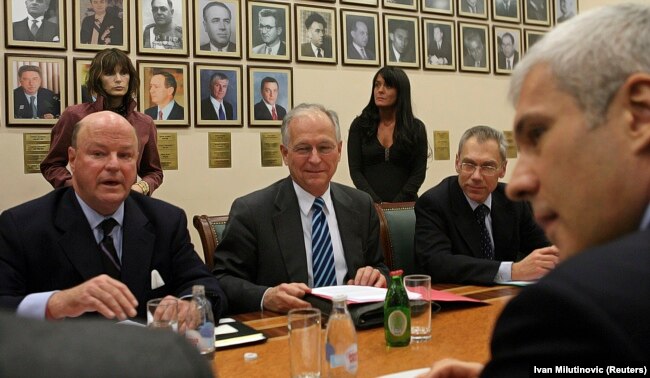 Wsiner, së bashku me të dërguarin evropian, Wolfgang Ischinger, dhe përfaqësuesi rus Alexander Botsan-Kharchenko, në nisje të bisedimeve për statusin e Kosovës me presidentin serb, Boris Tadiq. Beograd, 3 dhjetor 2007.