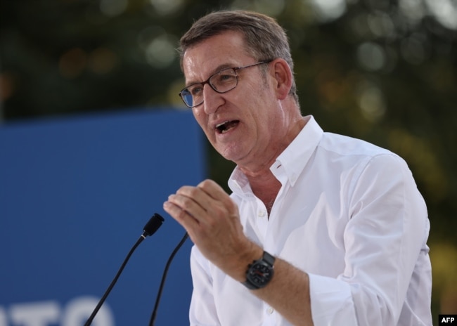 Lideri i ri i Partisë Popullore, Alberto Nunez Feijoo, duke folur gjatë një takimi elektoral në Madrid, më 20 korrik 2023, para zgjedhjeve të përgjithshm të 23 korrikut.