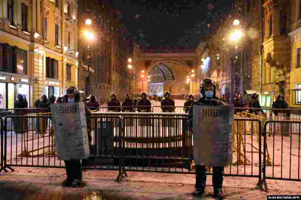 Law enforcement officers deploy in downtown St. Petersburg.