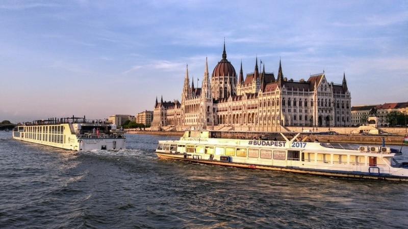 Унгарија донесе закон за владина контрола врз театрите