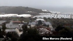 Pogled na privremeni kamp Karatepe na Lezbosu, januar 2021. godine