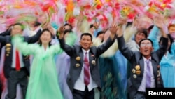 راهپیمایی دولتی در ماه مه ۲۰۱۶ در پیونگ‌یانگ