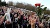 В Минске тысячи людей пришли на прощание с Романом Бондаренко