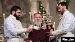 Armenia - Catholicos Garegin II delivers a sermon during the Christmas Mass at the Armenian Apostolic Church cathedral in Echmiadzin, 6Jan2014.