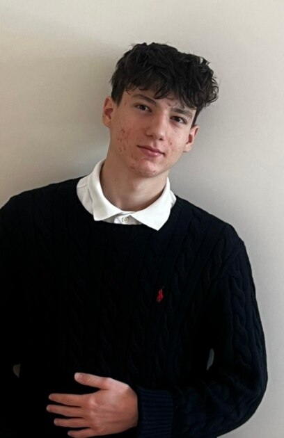 Той е още в училище а вече е публикуван автор