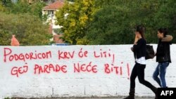 Parulla anti-homoseksuale në Podgoricë: "Në Podgoricë do të rrjedhë gjaku dhe Paradë të Homoseksualëve nuk do të ketë".