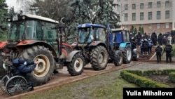 Protest al agricultorilor moldoveni în fața Parlamentului, decembrie 2020.