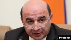 Armenia -- Energy and Natural Resources Minister Armen Movsisian at a press conference, 22Dec2011