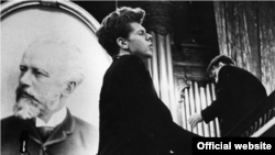 At age 23, Van Cliburn was the surprise winner of the first International Tchaikovsky Competition in Moscow in 1958