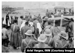 ბაქოში დაღუპული პირველი ბრიტანელი ჯარისკაცების დაკრძალვა. 1918 წლის აგვისტო