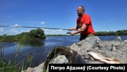 Рыбалка на Прыпяці. Фота: Пятро Аўдзееў