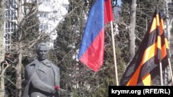 Митинг в Ялте в поддержку Владимира Путина у памятника Шевенко.