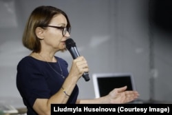 юдмила Гусейнова на заході на підтримку полонених журналістів в Музеї другої світової війни. 2024 рік