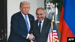Кошмо Штаттардын президенти Дональд Трамп жана Армениянын өкмөт башчысы Никол Пашинян. 