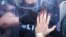 В доклада се споменава и полицейското насилие над протестиращи и журналисти по време на антиправителствените протести през септември