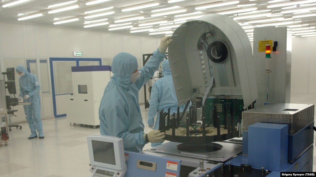 Those targeted by the new sanctions include Joint Stock Company Mikron, Russia's largest manufacturer and exporter of microelectronics as well as its biggest chipmaker. (file photo)