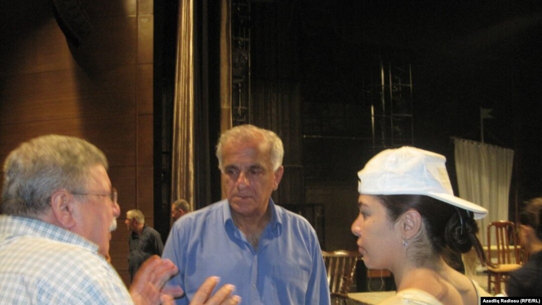 Rejissor Azər Paşa Nemətov, Fuad Poladov və Məsmə Aslanqızı məşq zamanı